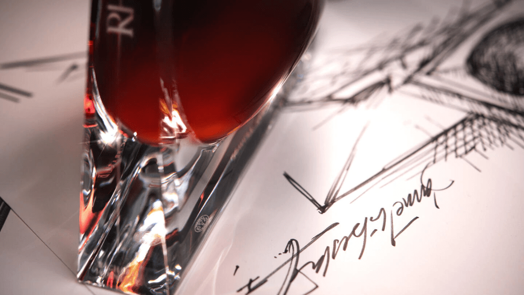 Hennessy y Berluti se han unido para crear un icónico diseño de botella