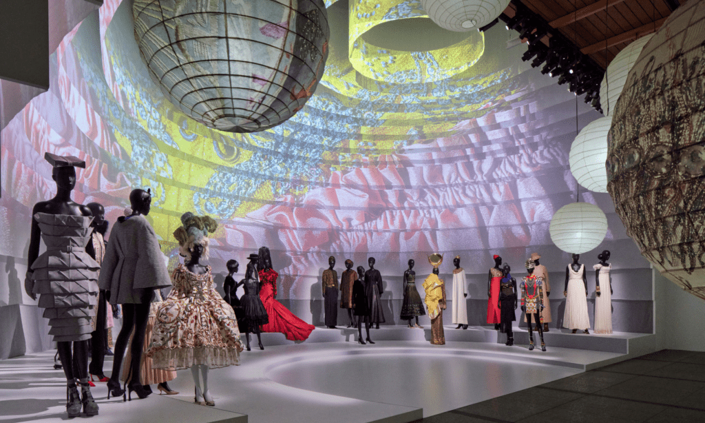 La exposición 'Christian Dior designer of dreams' llega a Tokio